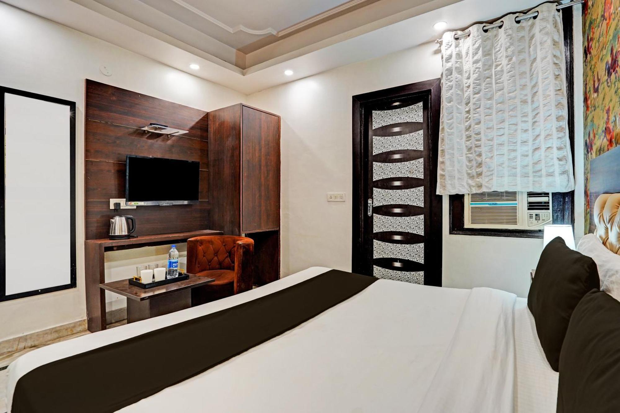 Collection O Noida Saffron Hotel Bagian luar foto